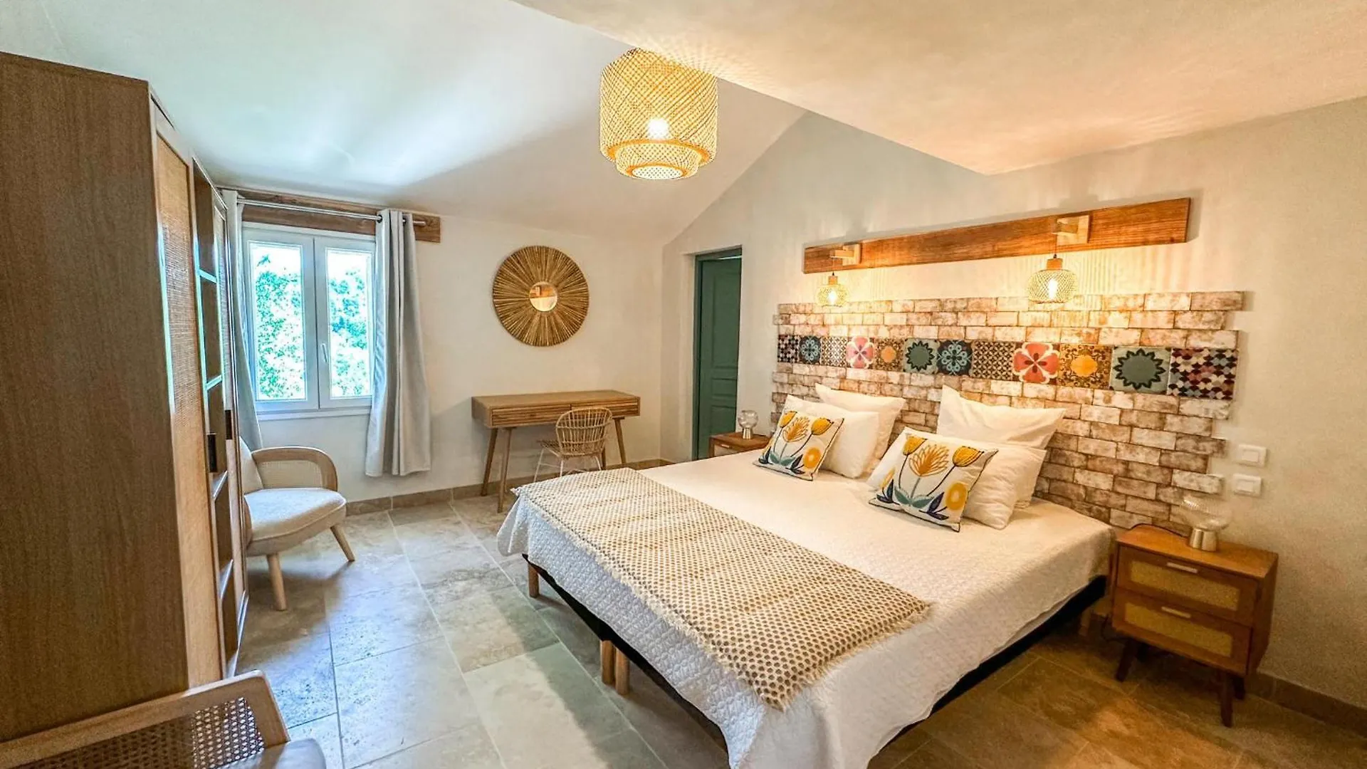 Mas Leblanc Des Alpilles Bed & Breakfast Saint-Etienne-du-Gres France